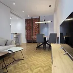 アパート Tirent Apartment-modern Bedrooms Near Liqeni I Thate ティラナ