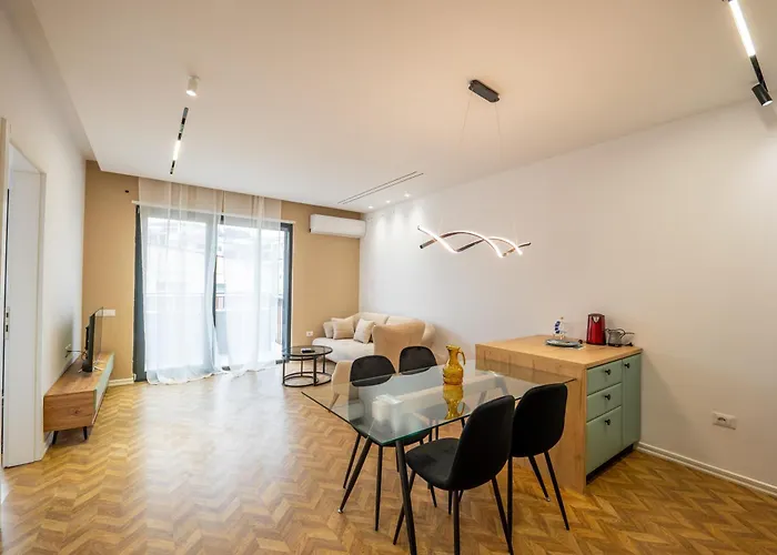 Tirent Apartment-modern Bedrooms Near Liqeni I Thate 地拉那