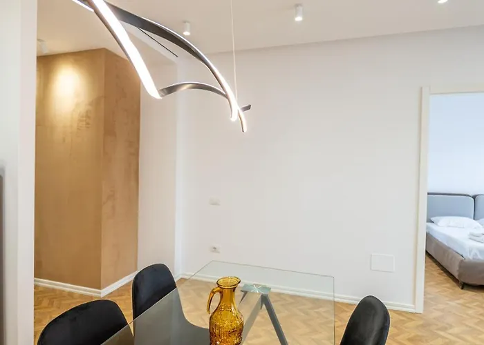 Tirent Apartment-modern Bedrooms Near Liqeni I Thate 地拉那
