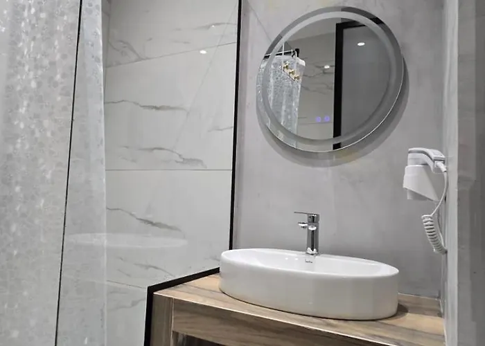Tirent Apartment-modern Bedrooms Near Liqeni I Thate Appartamento *