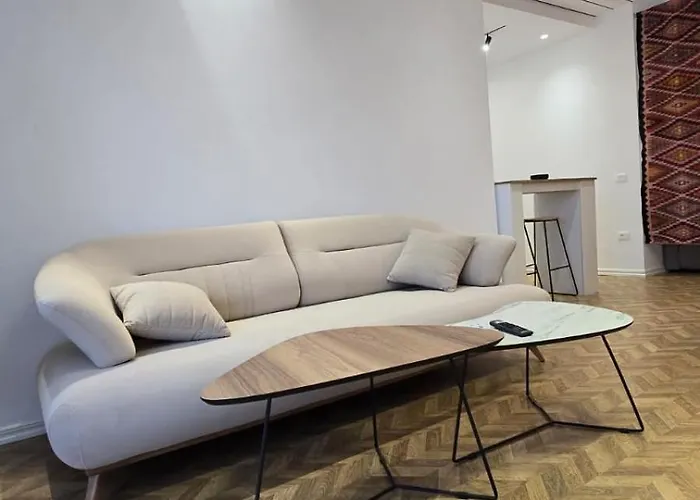 Tirent Apartment-modern Bedrooms Near Liqeni I Thate 地拉那