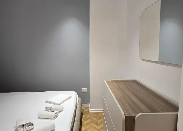 Tirent Apartment-modern Bedrooms Near Liqeni I Thate * 地拉那