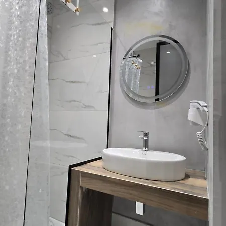 Tirent Apartment-modern Bedrooms Near Liqeni I Thate Lägenhet *