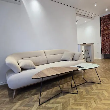 Tirent Apartment-modern Bedrooms Near Liqeni I Thate 地拉那