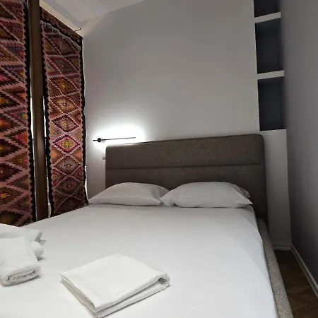 Tirent Apartment-modern Bedrooms Near Liqeni I Thate Lägenhet *