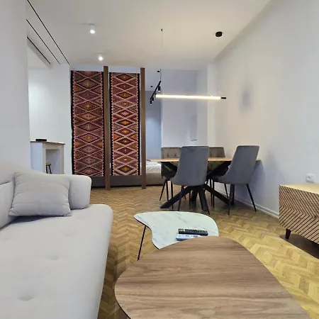 Tirent Apartment-modern Bedrooms Near Liqeni I Thate 地拉那
