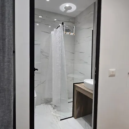 Tirent Apartment-modern Bedrooms Near Liqeni I Thate * 地拉那